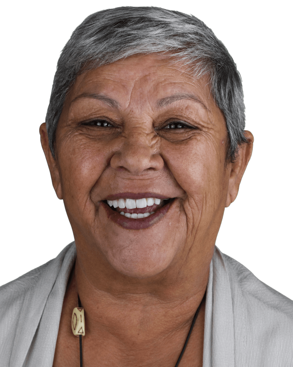 Paciente sorrindo após tratamento odontológico estético